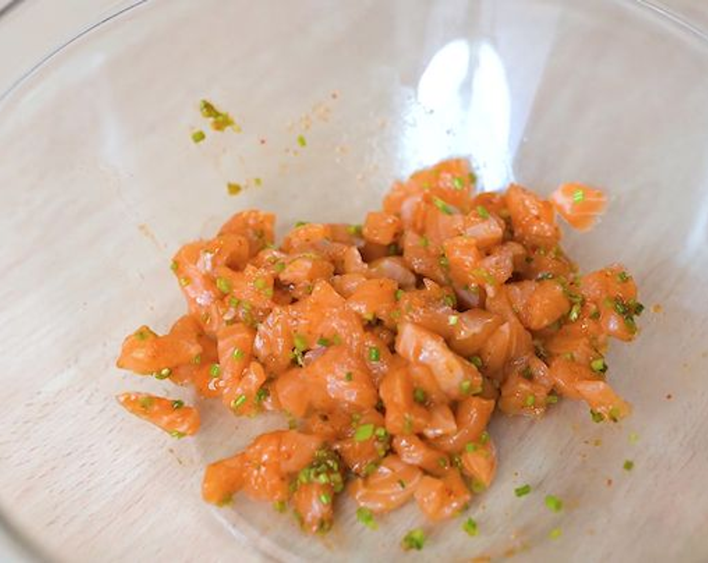 step 2 In another large bowl, add the Sushi Grade Salmon (3.5 oz), Chili Sauce (0.5 oz), Scallion (1/3 cup), Sesame Seeds (1 tsp), and mix well.