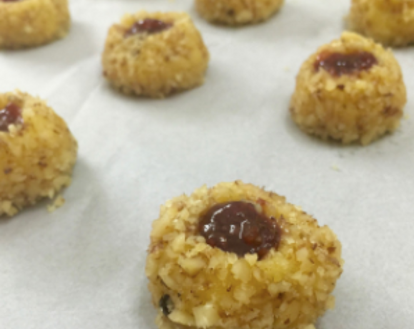 step 25 Continue to pipe until all the cookies are filled with jam.