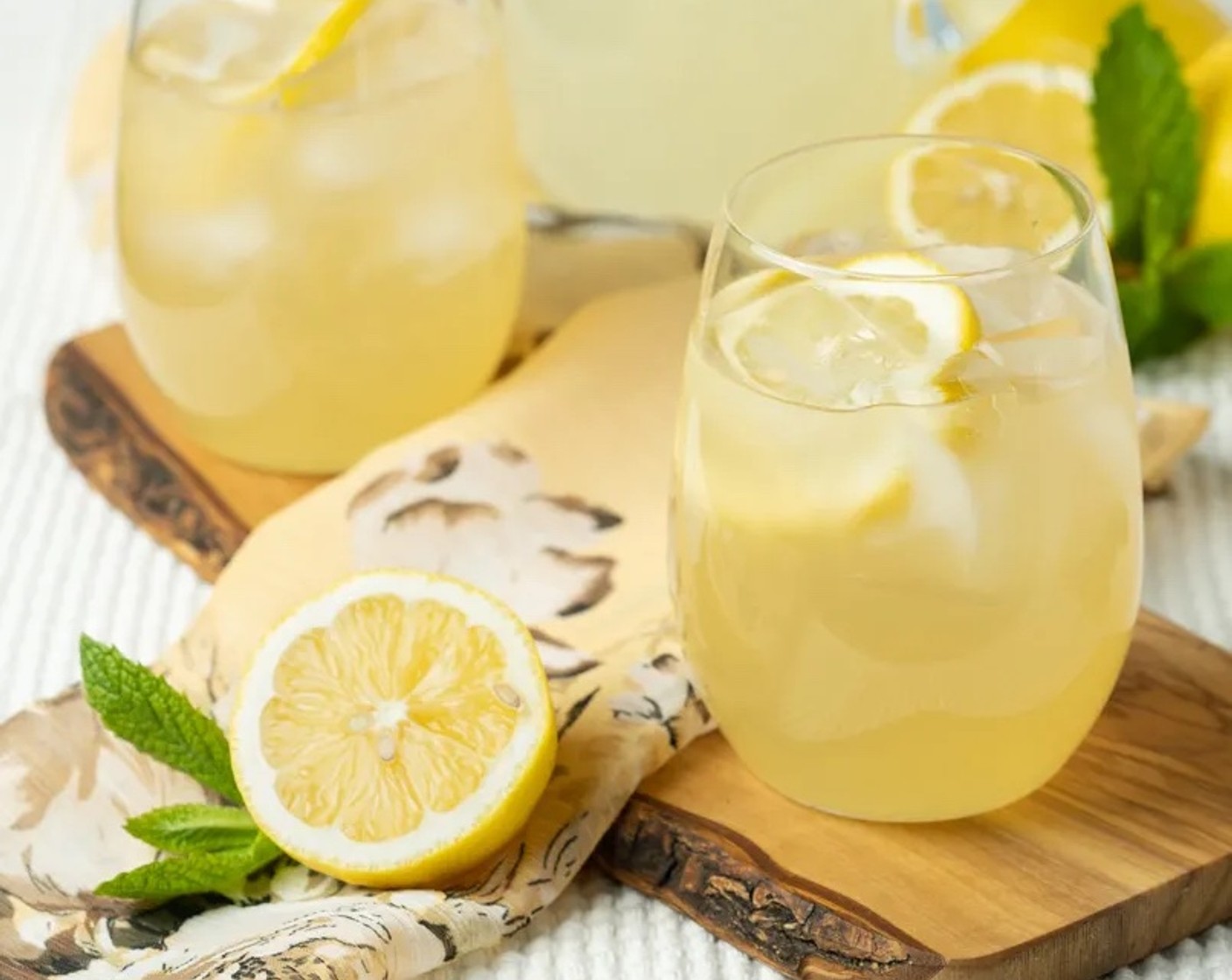 step 4 Garnish with fresh Lemon Slices (as needed). Serve immediately.